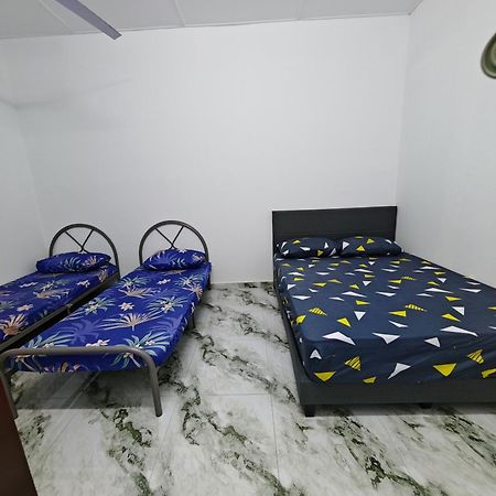 Homestay Banting #7, Islam, 1Bilik-6Pax, #Bilik1# 3Bed-2Tilamyoga-1Aircon, #Hall# Sofa-Kipas-Tv-Iron, #Dapur# Stove-Kettle-Periuknasi, #No Towel Banting (Selangor) Exterior foto