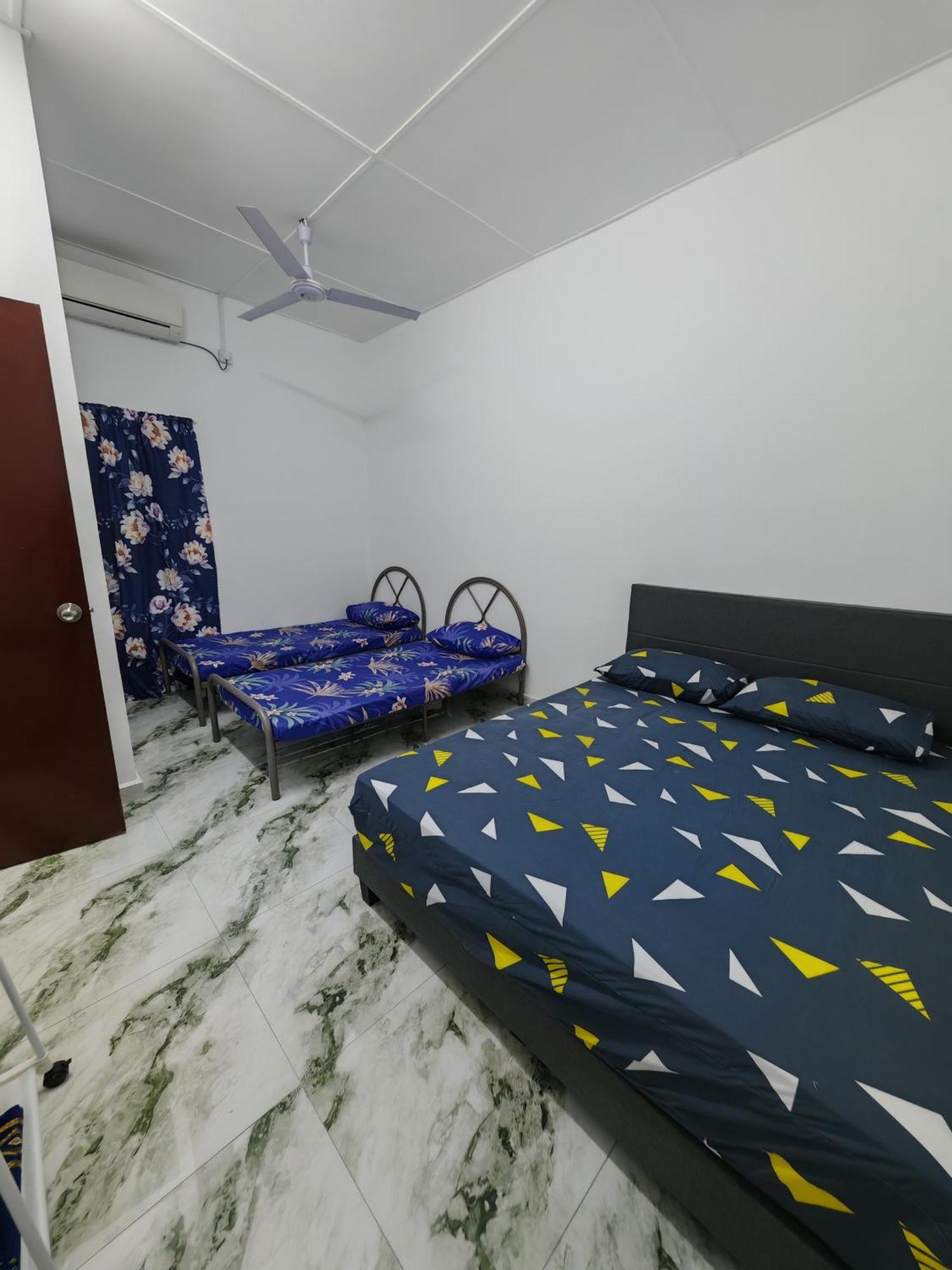 Homestay Banting #7, Islam, 1Bilik-6Pax, #Bilik1# 3Bed-2Tilamyoga-1Aircon, #Hall# Sofa-Kipas-Tv-Iron, #Dapur# Stove-Kettle-Periuknasi, #No Towel Banting (Selangor) Exterior foto