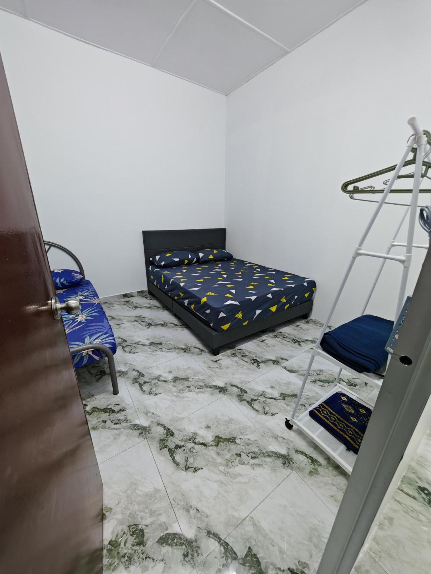 Homestay Banting #7, Islam, 1Bilik-6Pax, #Bilik1# 3Bed-2Tilamyoga-1Aircon, #Hall# Sofa-Kipas-Tv-Iron, #Dapur# Stove-Kettle-Periuknasi, #No Towel Banting (Selangor) Exterior foto