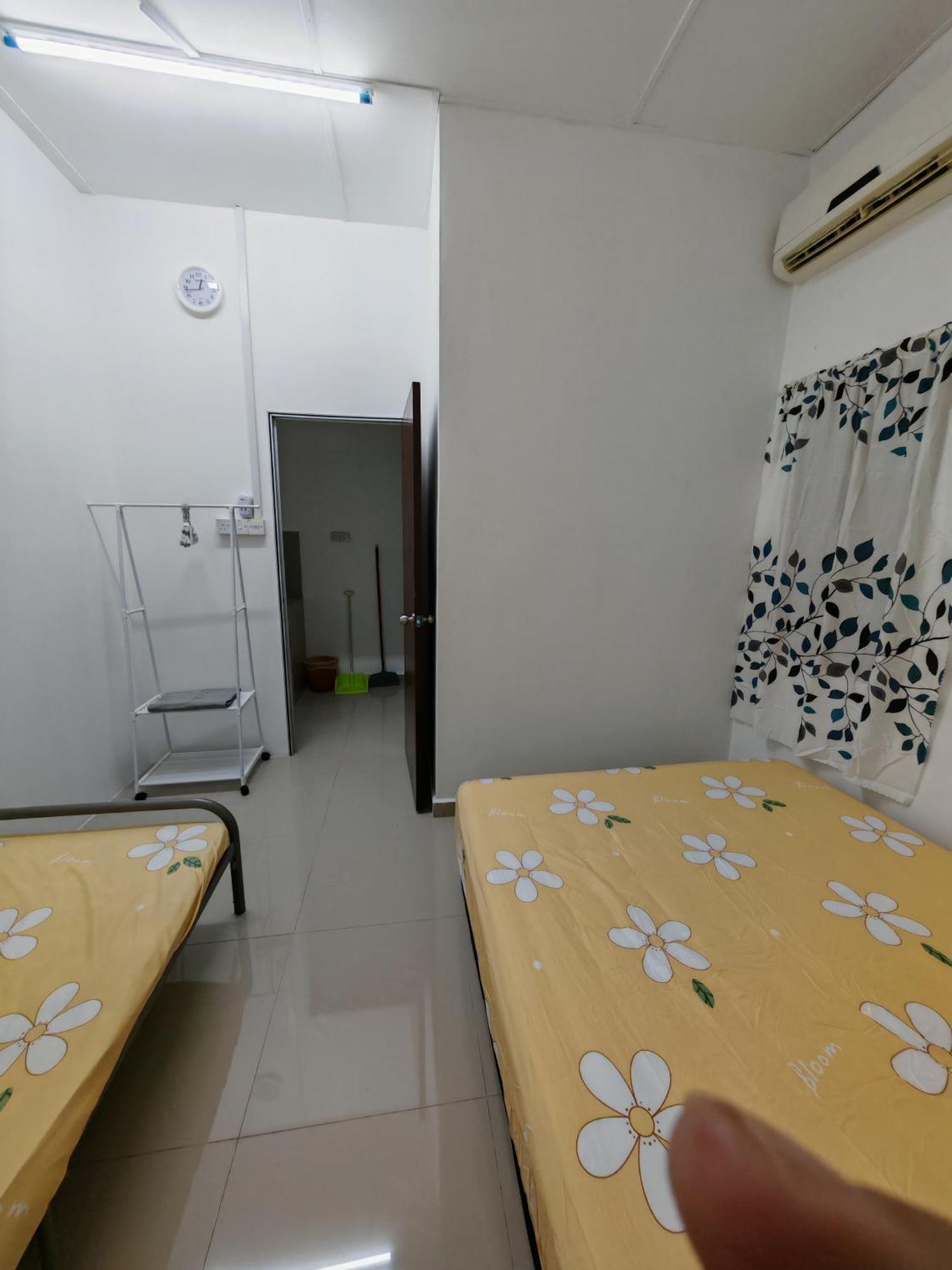 Homestay Banting #7, Islam, 1Bilik-6Pax, #Bilik1# 3Bed-2Tilamyoga-1Aircon, #Hall# Sofa-Kipas-Tv-Iron, #Dapur# Stove-Kettle-Periuknasi, #No Towel Banting (Selangor) Exterior foto